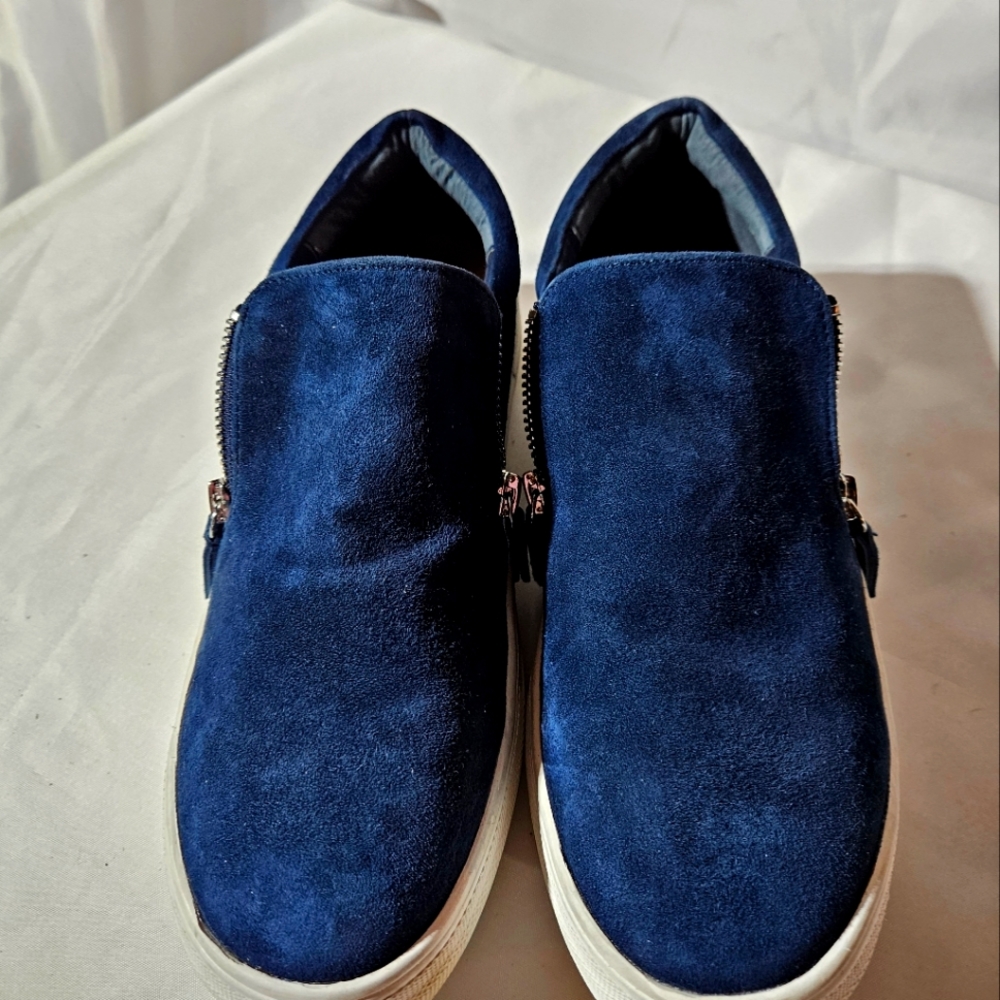 Womens Size 10 steve madden blue Suede slip on